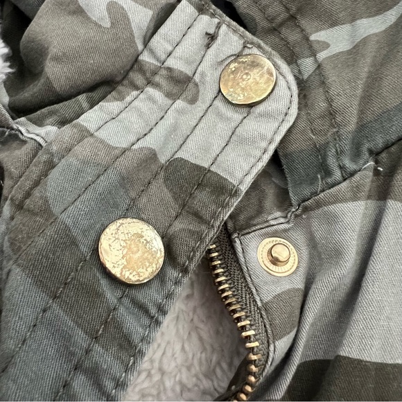 Camouflage print jacket Vest - Womens - large - Camo - Picture 7 of 7